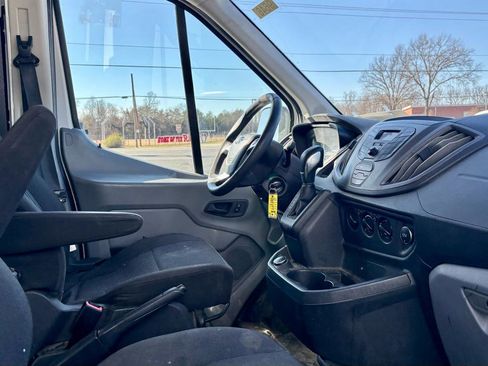 Used 2019 Ford Transit 250 148 Medium Roof RWD image 4