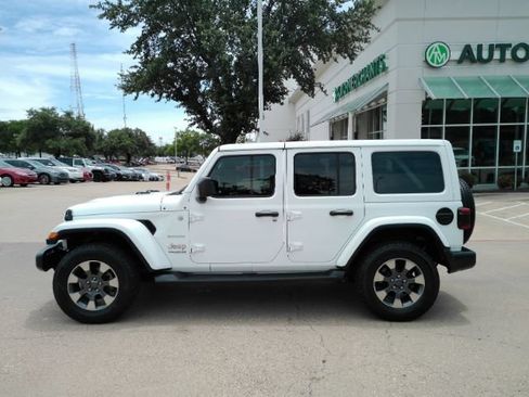 Used 2019 Jeep Wrangler Unlimited Sahara AWD/4WD image 13