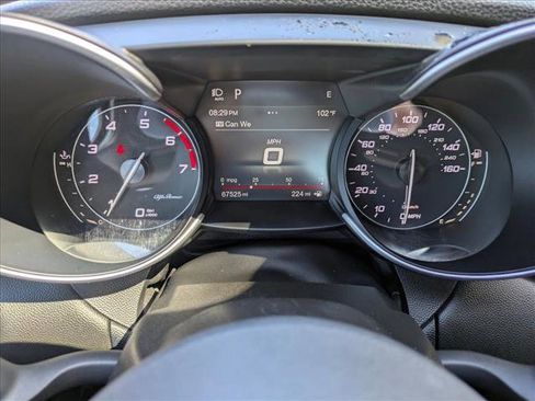 Used 2019 Alfa Romeo Giulia image 11