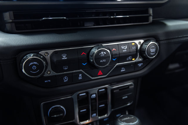 Used 2026 Jeep Gladiator Mojave AWD/4WD image 17