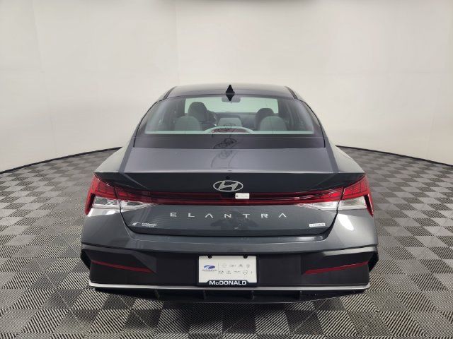 Certified 2025 Hyundai Elantra Hybrid FWD image 4