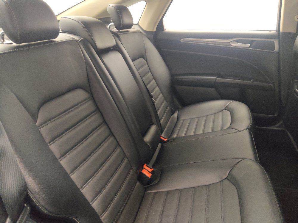 Used 2018 Ford Fusion SE w/ Fusion SE Technology Package FWD image 19