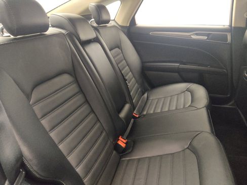 Used 2018 Ford Fusion SE w/ Fusion SE Technology Package FWD image 19