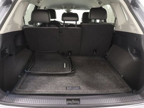 Used 2024 Volkswagen Tiguan SE image 19