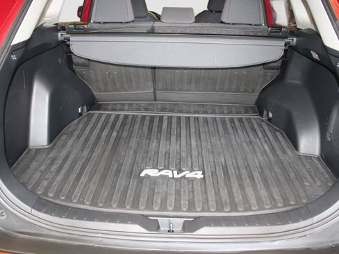Used 2020 Toyota RAV4 LE w/ All Weather Liner Package AWD/4WD image 35