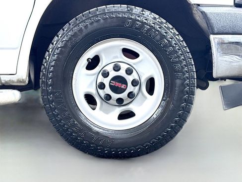 Used 2017 GMC Savana 2500 RWD image 9