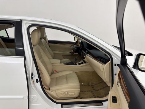 Used 2015 Lexus ES 300h w/ Navigation System Package FWD image 25