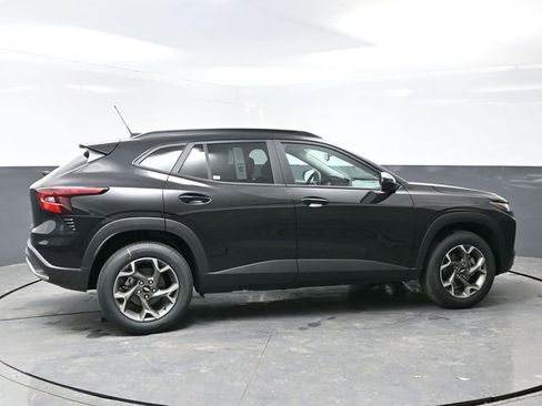 New 2026 Chevrolet Trax LT w/ Driver Confidence Package FWD image 2