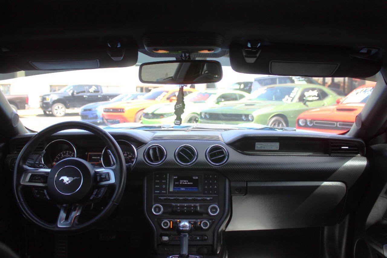 Used 2017 Ford Mustang Coupe RWD image 15