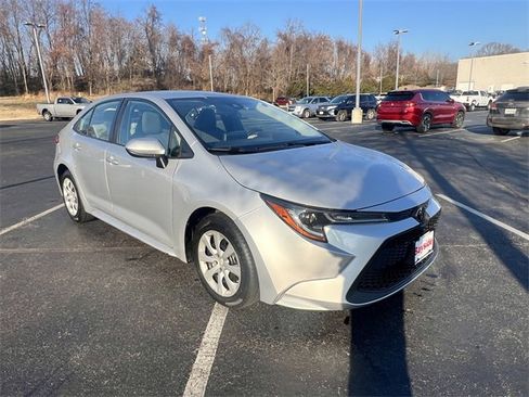 Used 2022 Toyota Corolla LE image 40