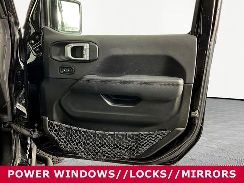 Used 2022 Jeep Wrangler Unlimited Rubicon w/ Xtreme Recon 35" Tire Package AWD/4WD image 25