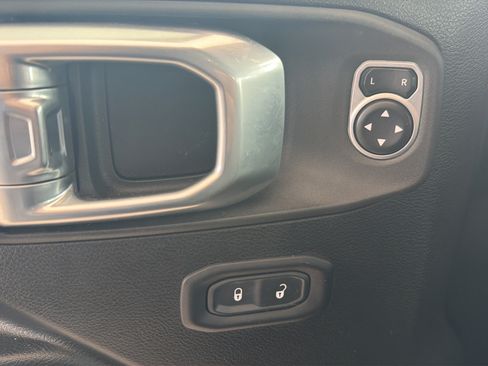 Used 2024 Jeep Wrangler Unlimited AWD/4WD image 20
