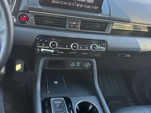 Used 2025 Honda Pilot Elite image 4