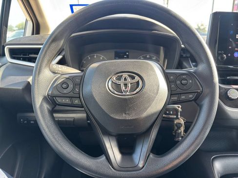 Used 2025 Toyota Corolla LE FWD image 21