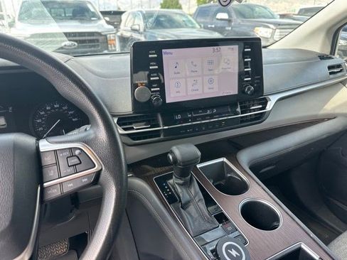Used 2021 Toyota Sienna LE FWD image 12