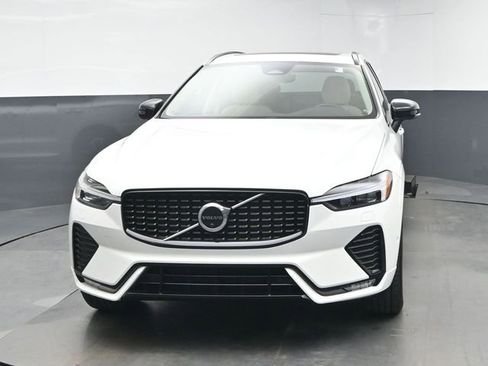 Used 2023 Volvo XC60 B5 Plus w/ Climate Package image 3