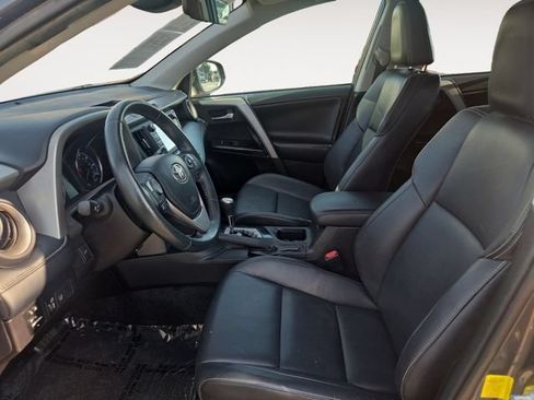 Used 2018 Toyota RAV4 Limited w/ Carpet Mat Package FWD image 9