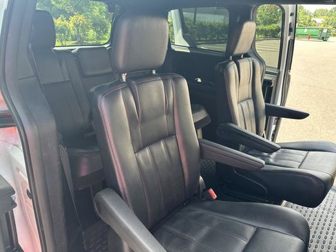 Used 2016 Dodge Grand Caravan R/T FWD image 22