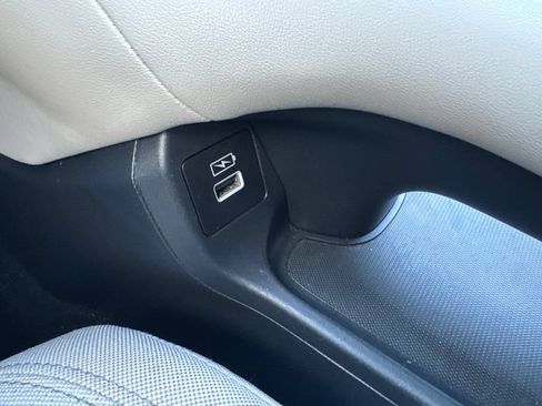 Certified 2023 Honda HR-V LX image 29