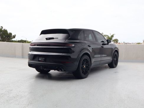 Certified 2024 Porsche Cayenne AWD/4WD image 9