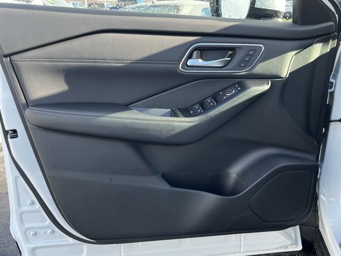 New 2026 Nissan Rogue Platinum w/ Platinum Premium Package image 18