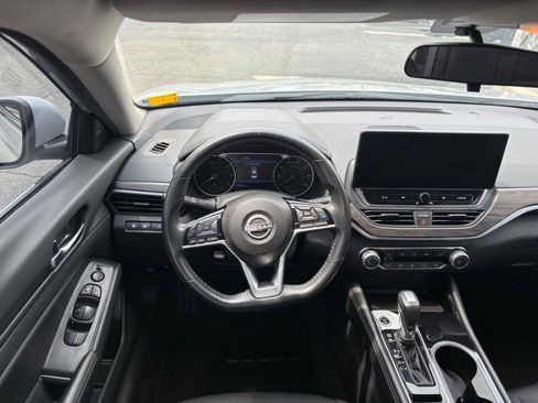 Used 2024 Nissan Altima 2.5 SV w/ SV Premium Package FWD image 26