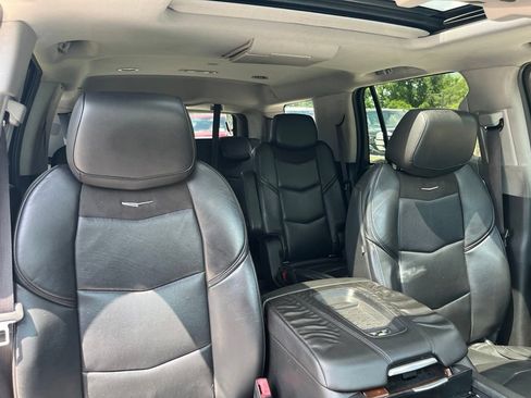 Used 2015 Cadillac Escalade Luxury AWD/4WD image 42