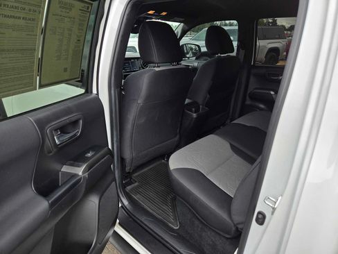 Certified 2022 Toyota Tacoma TRD Off-Road AWD/4WD image 20