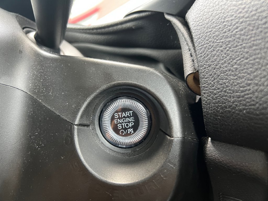 Used 2023 Jeep Renegade Latitude AWD/4WD image 33