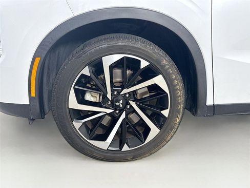 Used 2023 Mitsubishi Outlander SE FWD image 27