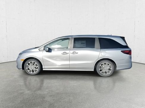 New 2026 Honda Odyssey Touring image 6