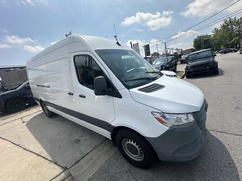 Used 2021 Mercedes-Benz Sprinter 2500 w/ Driver Convenience Package image 11