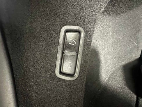 Used 2021 Maserati Levante image 22