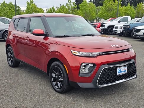 Used 2022 Kia Soul LX w/ Technology Package FWD image 3
