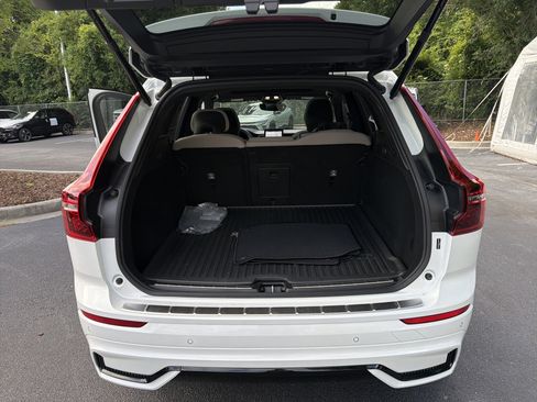 Used 2026 Volvo XC60 B5 Plus w/ Protection Package Premier AWD/4WD image 35