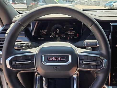 Used 2025 GMC Acadia Elevation FWD image 30