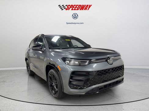 New 2026 Volkswagen Tiguan SE R-Line image 2