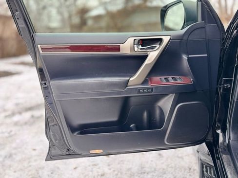 Used 2019 Lexus GX 460 image 18