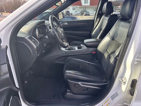 Used 2017 Jeep Grand Cherokee Altitude image 12