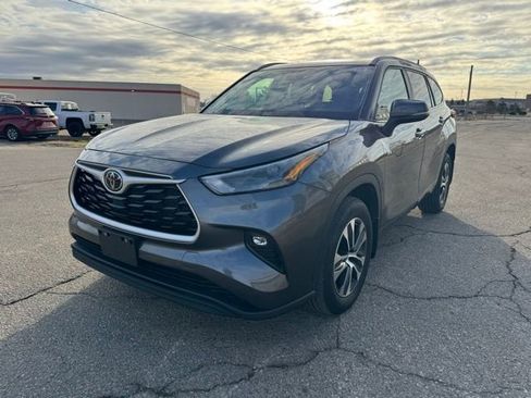 Used 2023 Toyota Highlander XLE image 11