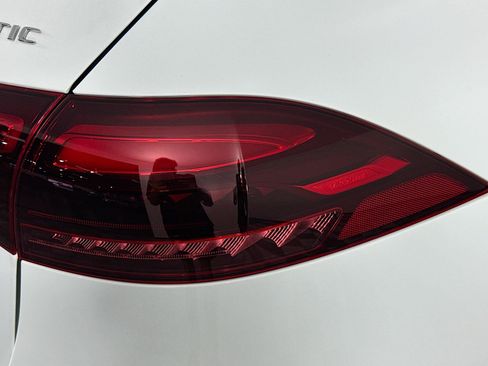 Used 2025 Mercedes-Benz GLE 450e 4MATIC image 32