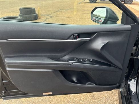 Used 2019 Toyota Camry LE image 5