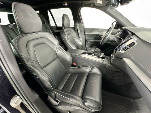 Used 2022 Volvo XC90 T8 R-Design w/ Advanced Package image 30