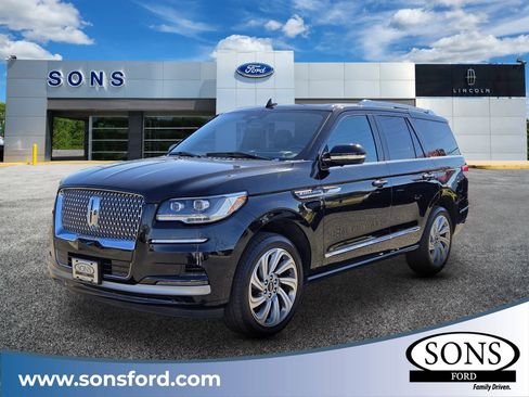 Used 2024 Lincoln Navigator Reserve image 1