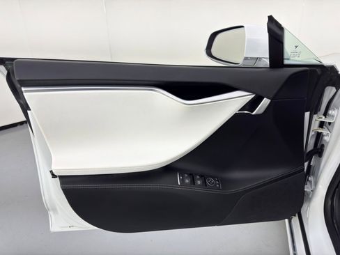 Used 2017 Tesla Model S 90D image 38