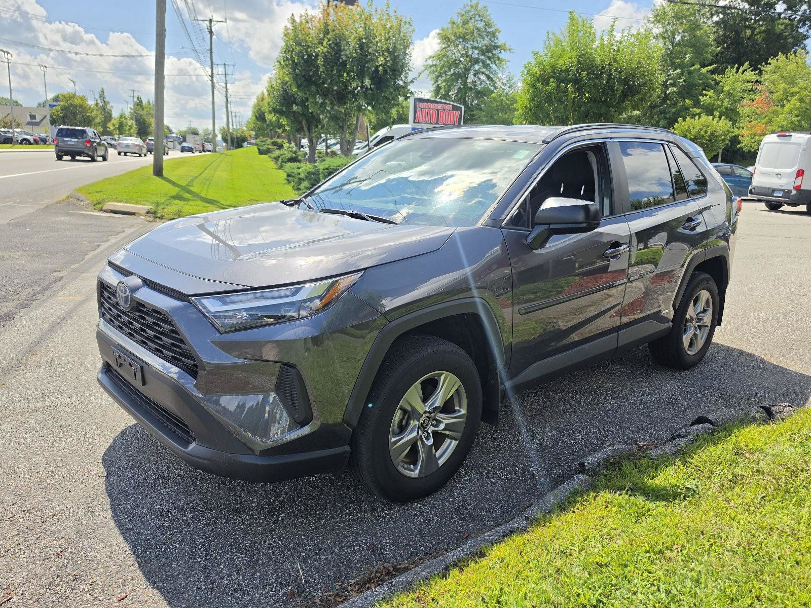 Used 2024 Toyota RAV4 LE AWD/4WD image 7