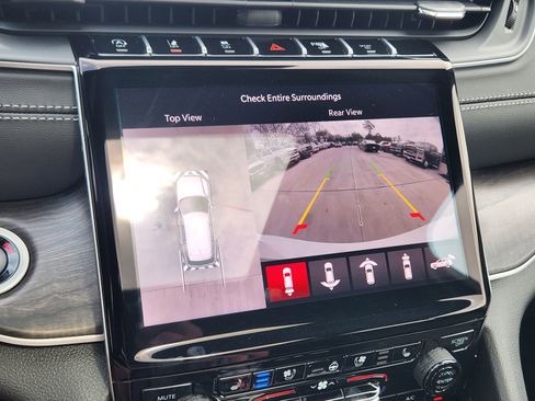 New 2025 Jeep Grand Cherokee L Limited w/ Luxury Tech Group II image 17