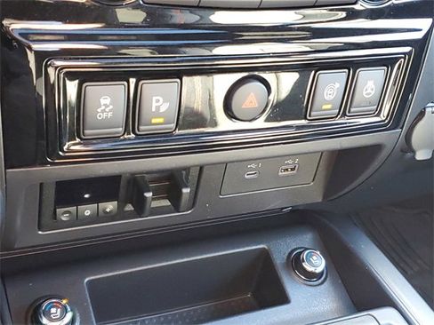 Used 2021 Nissan Titan PRO-4X w/ Pro-4x Convenience Package image 21