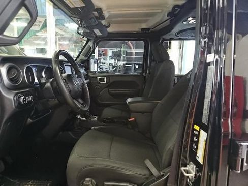 Used 2022 Jeep Gladiator Sport AWD/4WD image 2