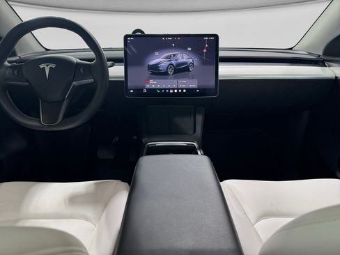 Used 2025 Tesla Model Y Long Range RWD image 14